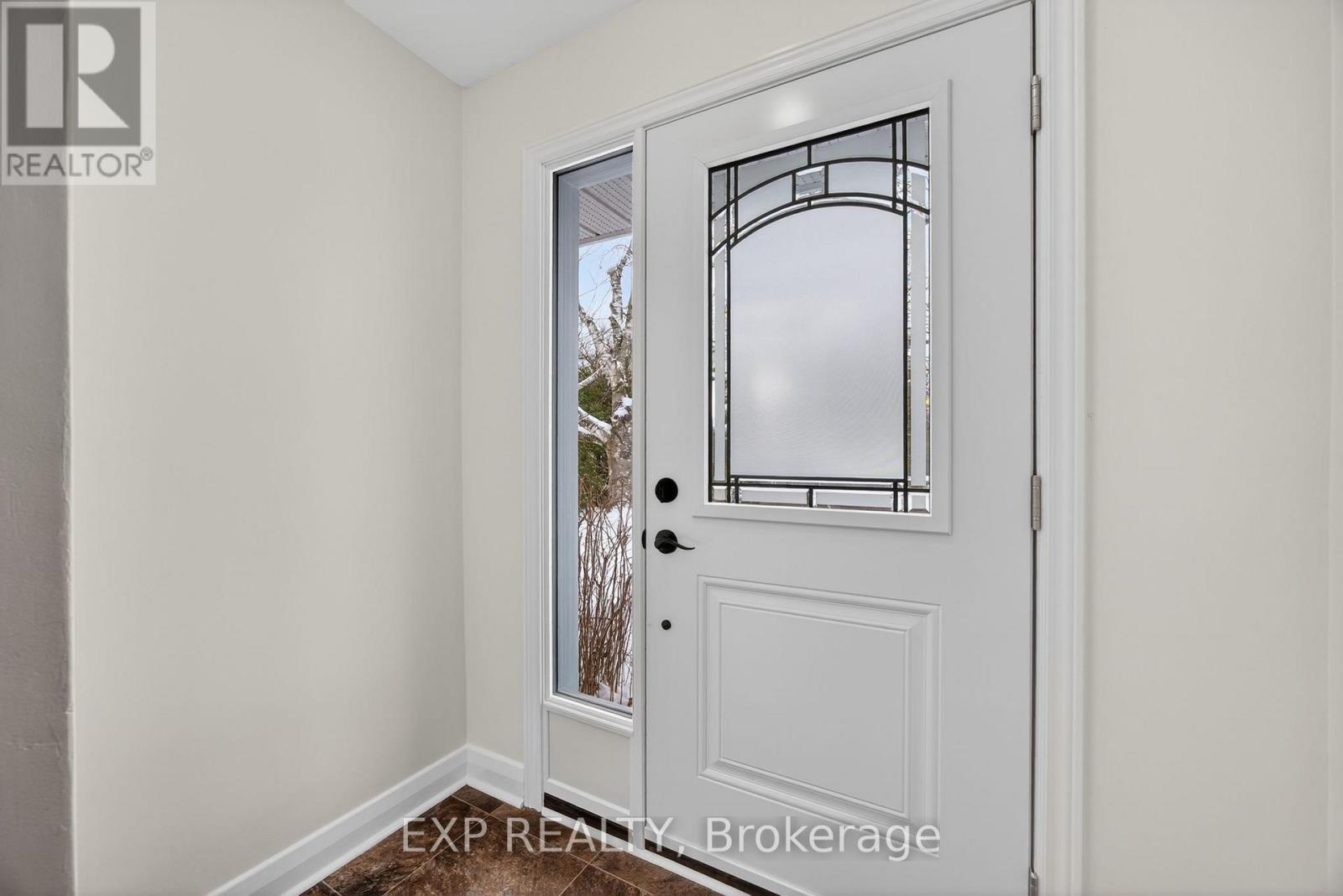 2420 Ridge Road W, Oro-Medonte, Ontario  L0L 2L0 - Photo 5 - S12604064