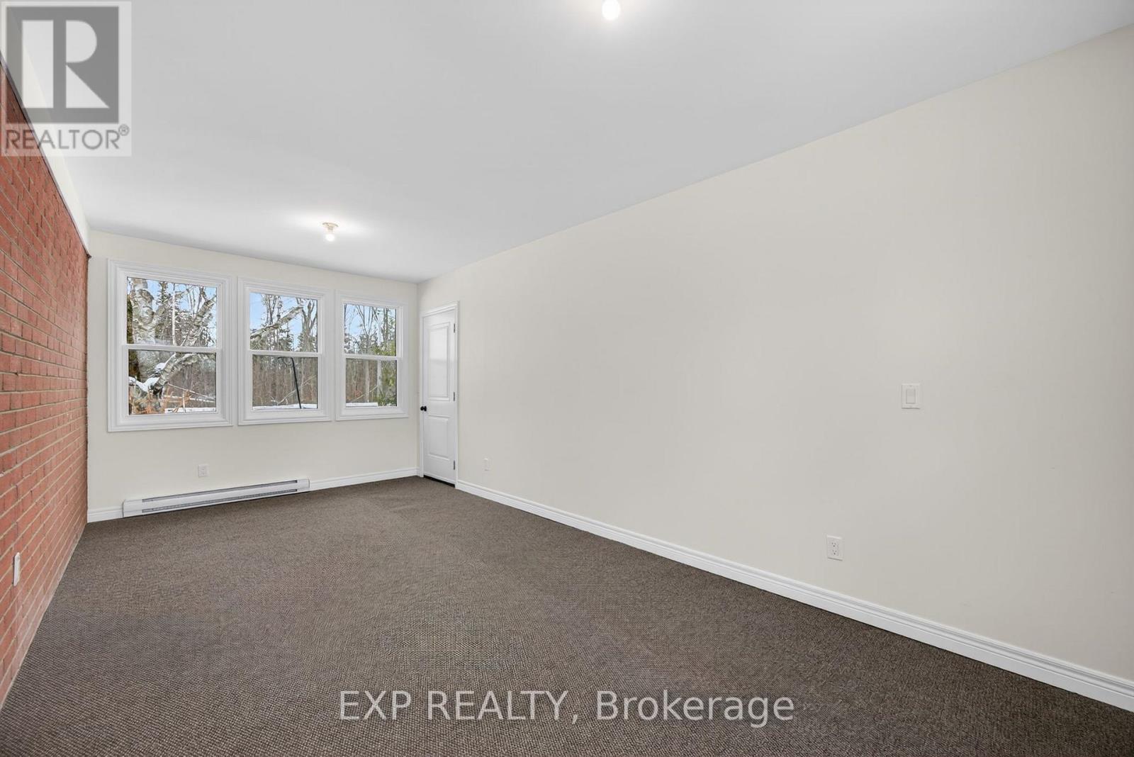 2420 Ridge Road W, Oro-Medonte, Ontario  L0L 2L0 - Photo 7 - S12604064