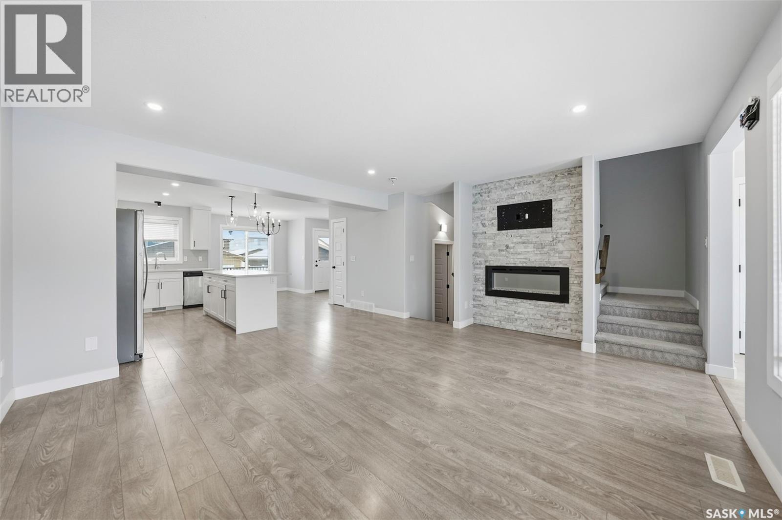 806 Mcfaull Rise, Saskatoon, Saskatchewan  S7V 0S6 - Photo 3 - SK025247