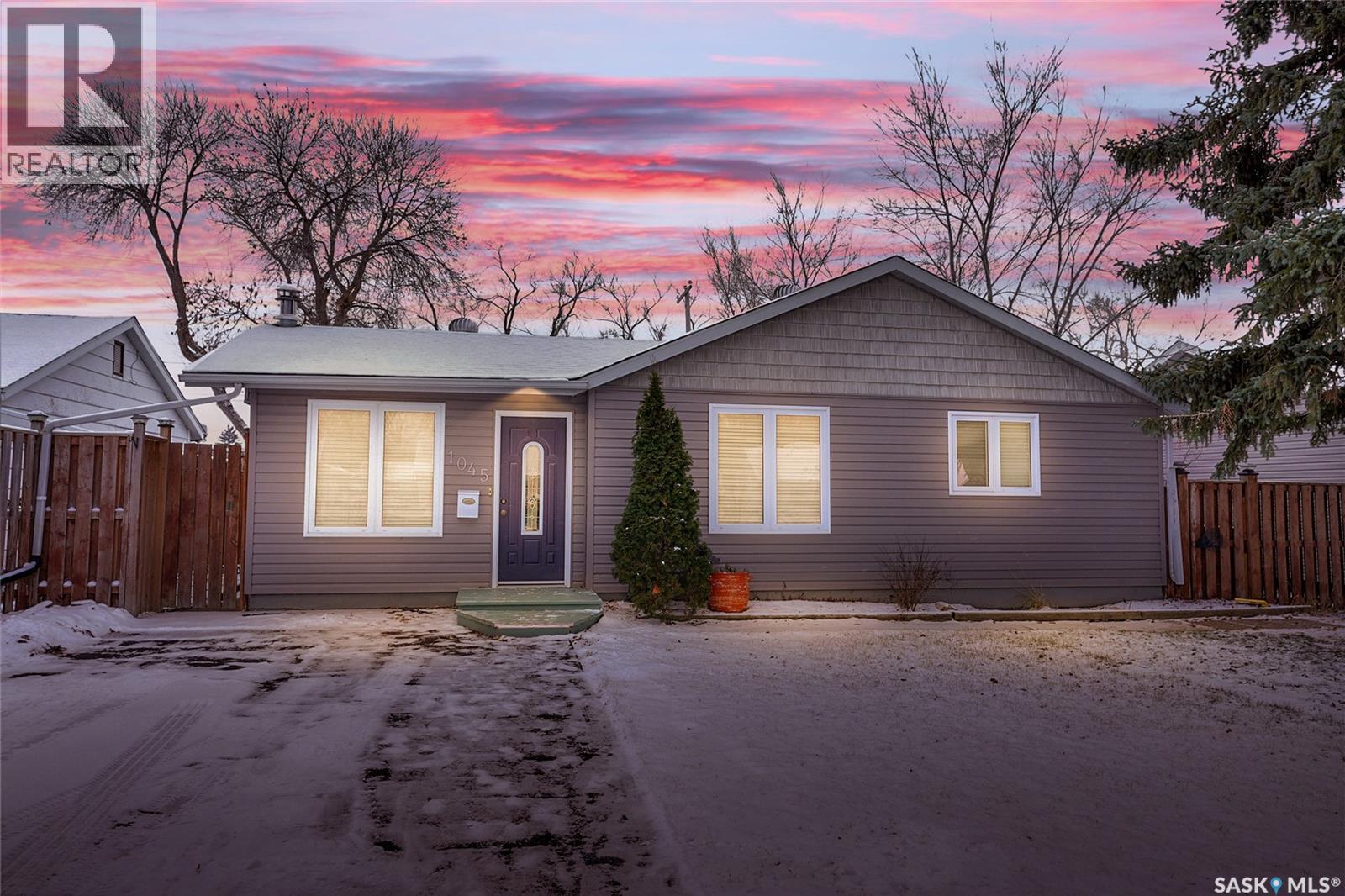 1045 Brown Street, Moose Jaw, Saskatchewan  S6H 2Z4 - Photo 3 - SK025156