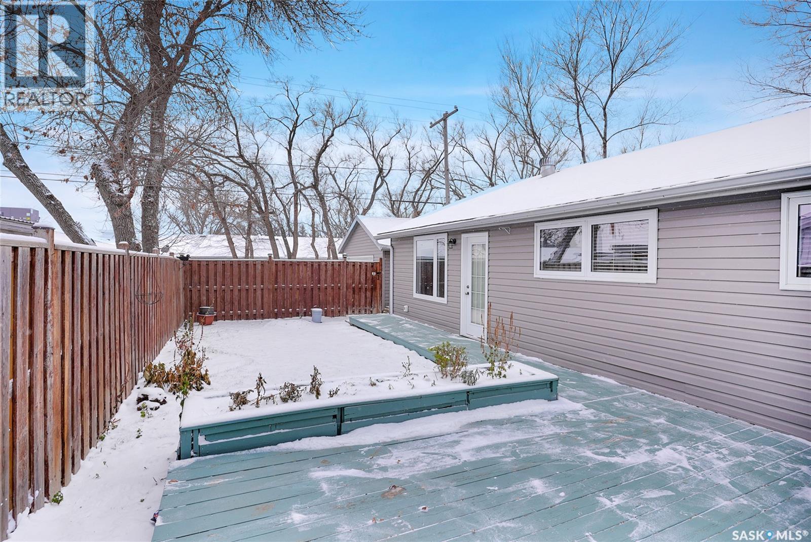 1045 Brown Street, Moose Jaw, Saskatchewan  S6H 2Z4 - Photo 36 - SK025156