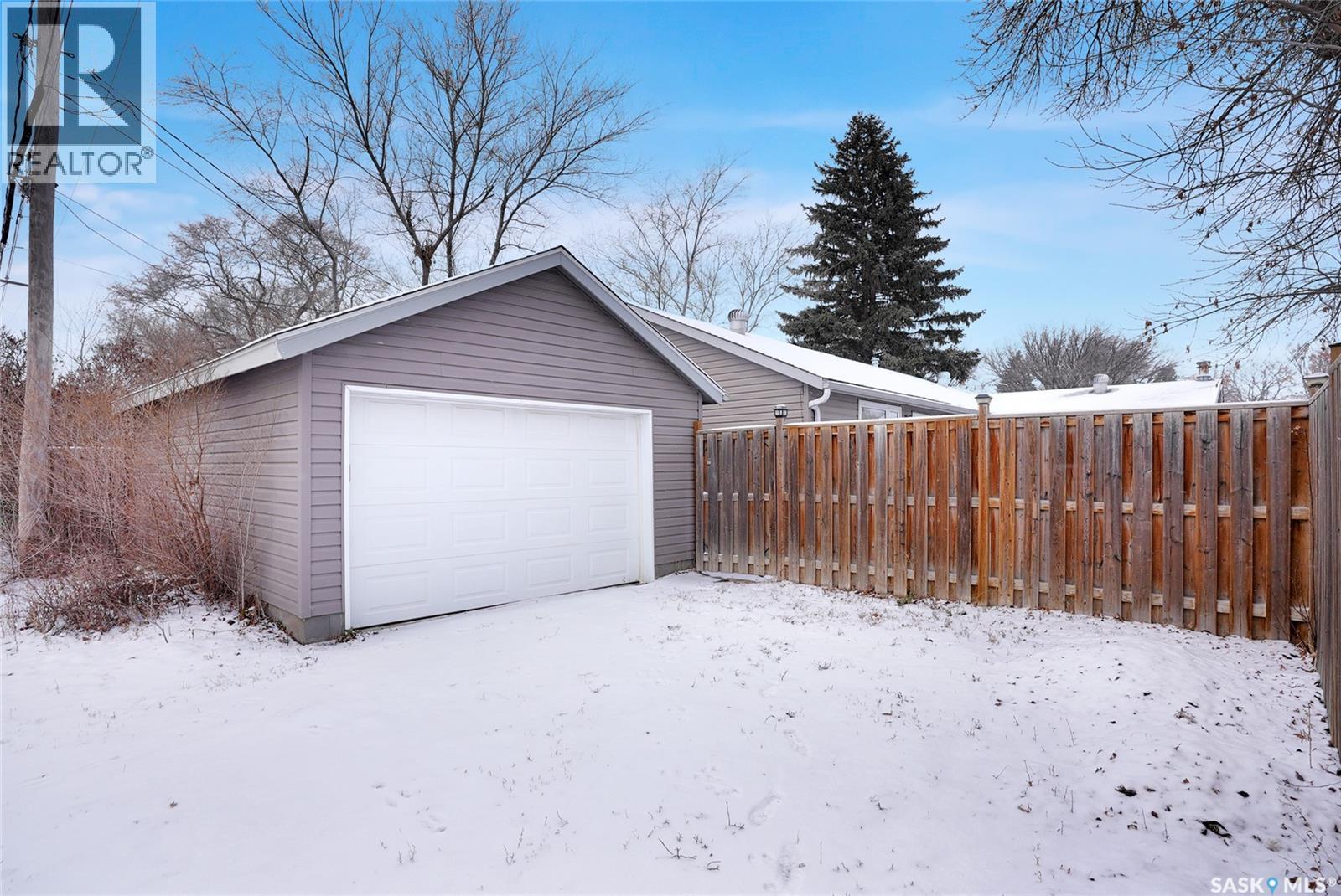 1045 Brown Street, Moose Jaw, Saskatchewan  S6H 2Z4 - Photo 38 - SK025156