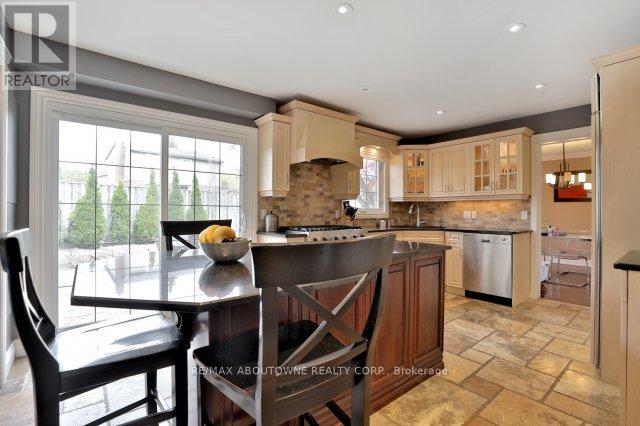 263 Princess Royal Court, Oakville, Ontario  L6H 3A5 - Photo 7 - W12603884