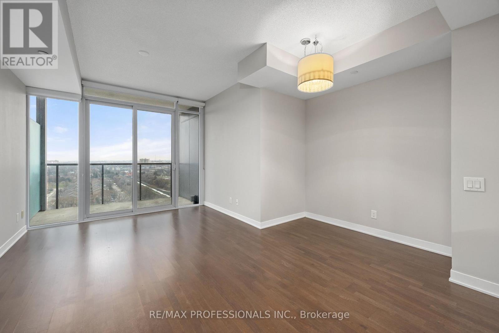 1802 - 88 Park Lawn Road, Toronto, Ontario  M8Y 0B5 - Photo 2 - W12603888