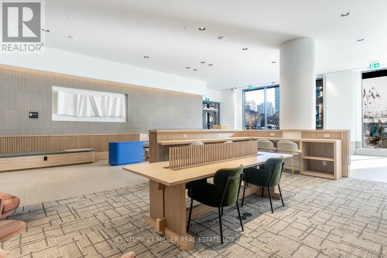 2702 - 395 Square One Drive, Mississauga, Ontario  L5B 0C6 - Photo 12 - W12603942