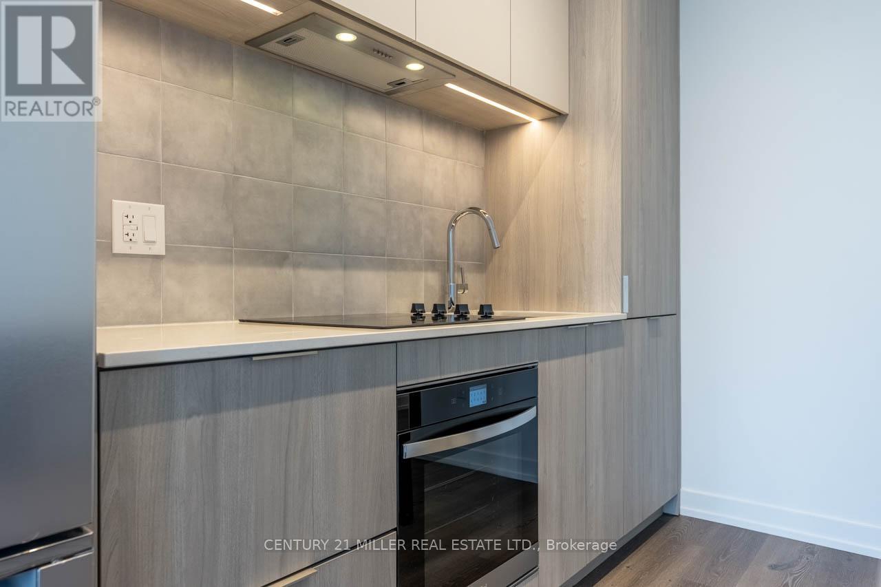 2702 - 395 Square One Drive, Mississauga, Ontario  L5B 0C6 - Photo 6 - W12603942