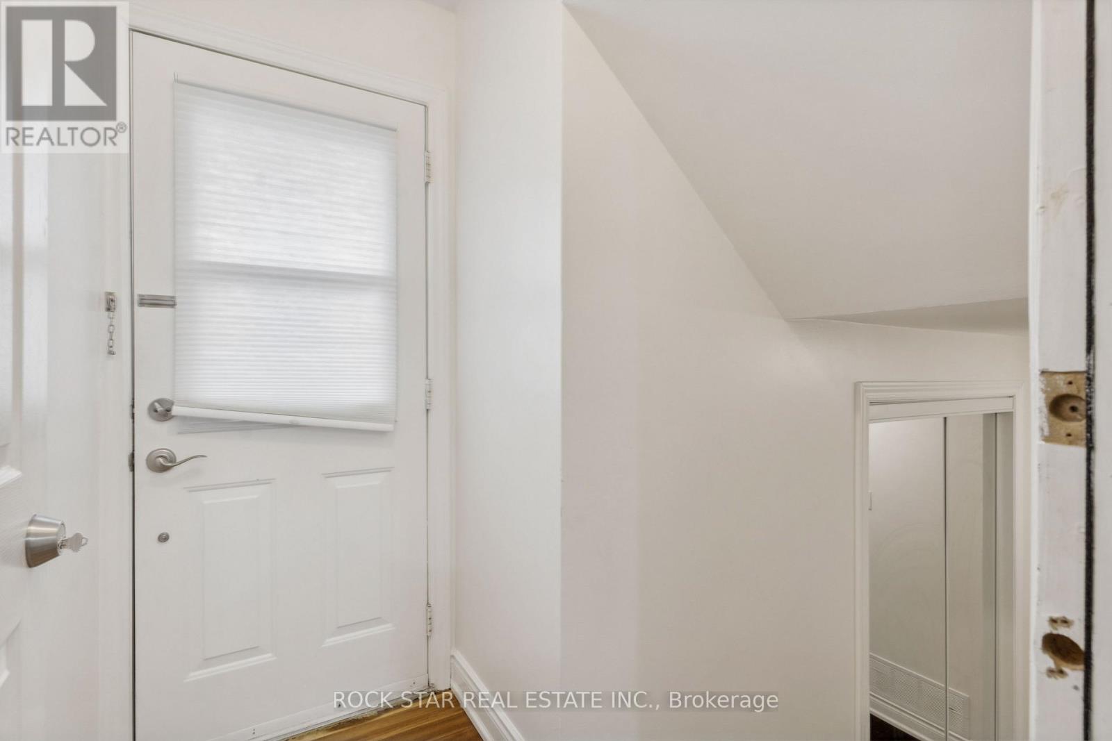 Lower - 3675 Glencolin Court, Mississauga, Ontario  L5C 2G3 - Photo 3 - W12603944