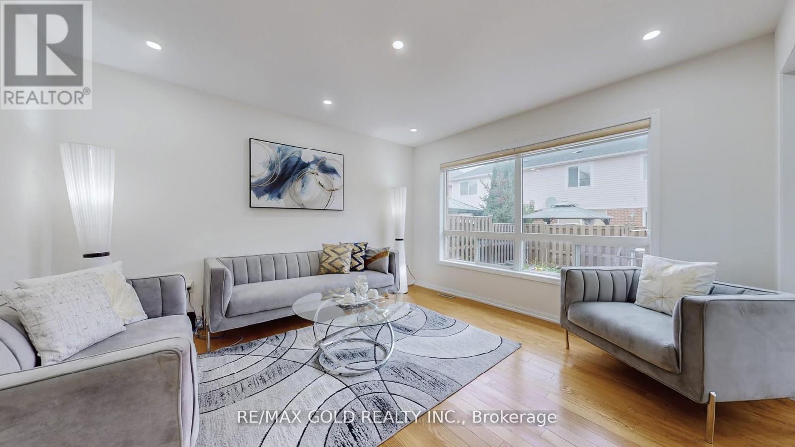 7 Chudleigh Avenue, Brampton, Ontario  L6X 0N1 - Photo 7 - W12603988