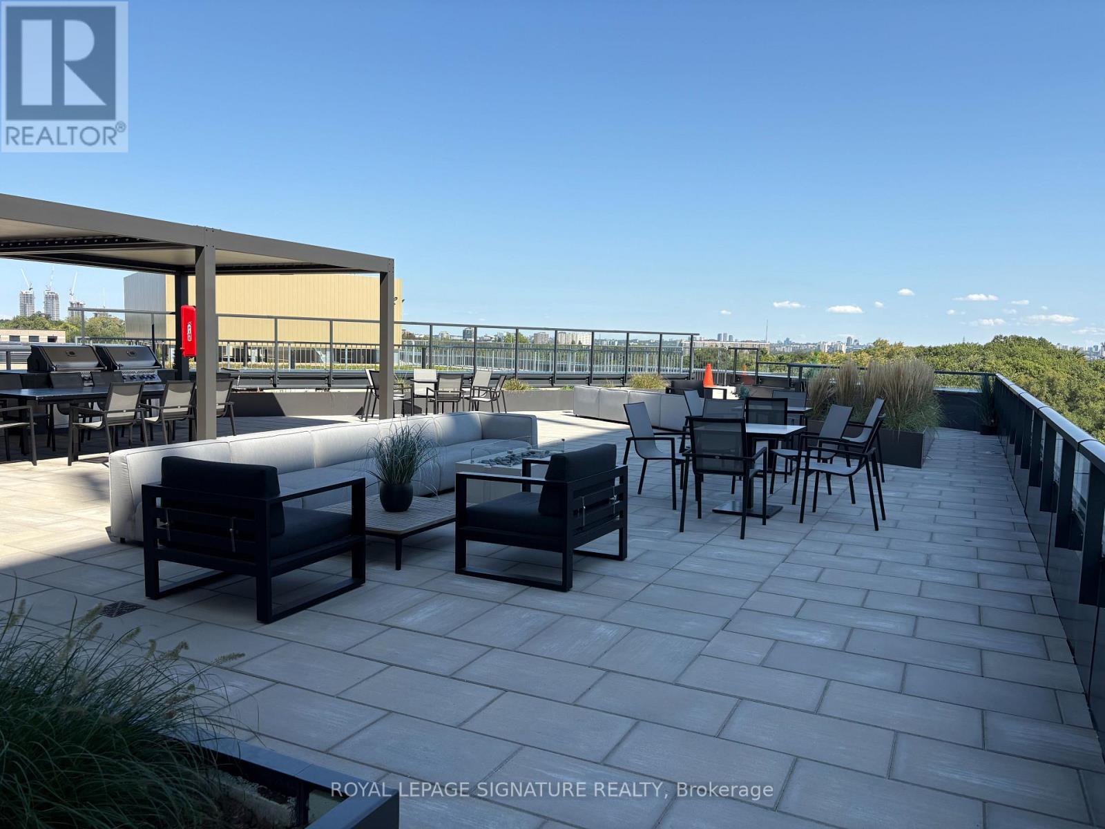 109 - 293 The Kingsway, Toronto, Ontario  M9A 0E8 - Photo 4 - W12604000