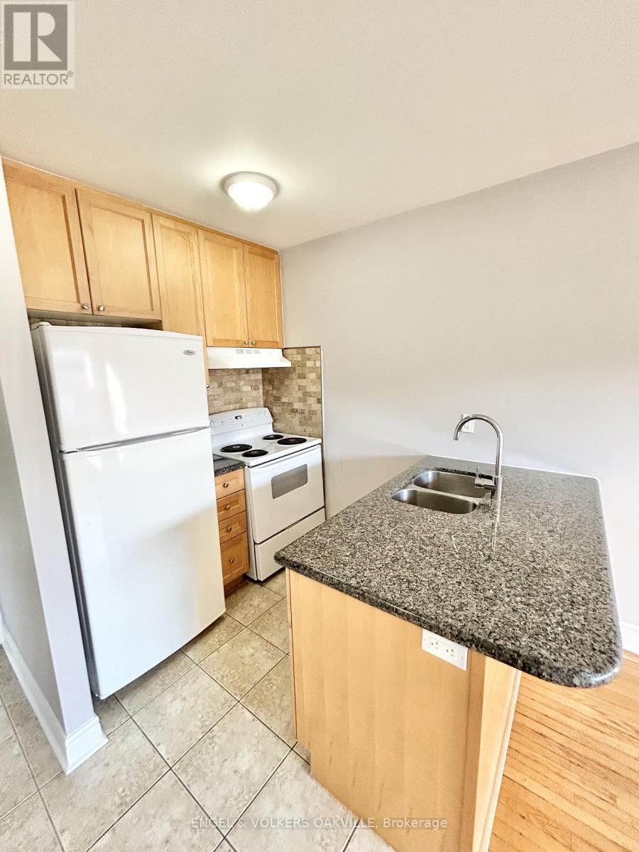 303 - 11 THIRTY THIRD STREET, Toronto, Ontario