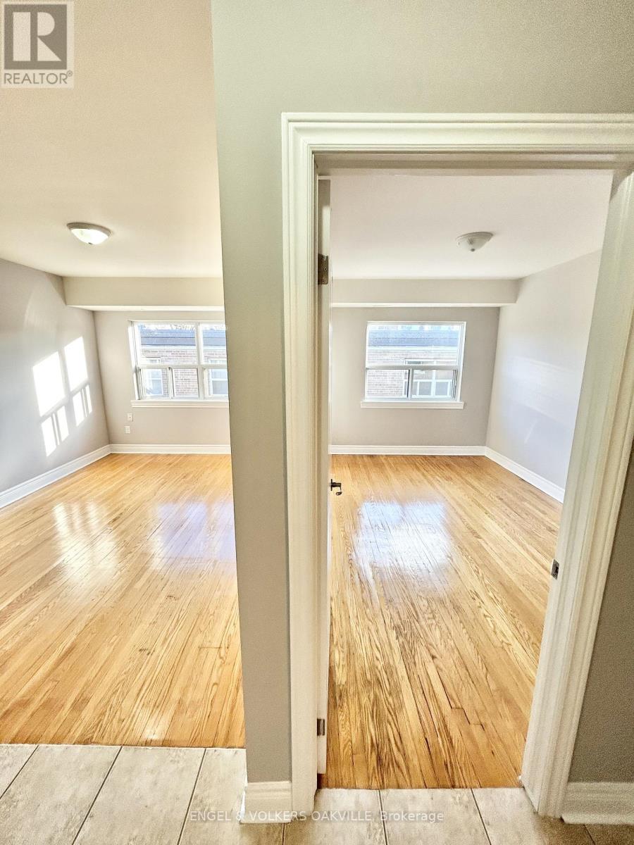 303 - 11 Thirty Third Street, Toronto, Ontario  M8W 3G7 - Photo 5 - W12604024