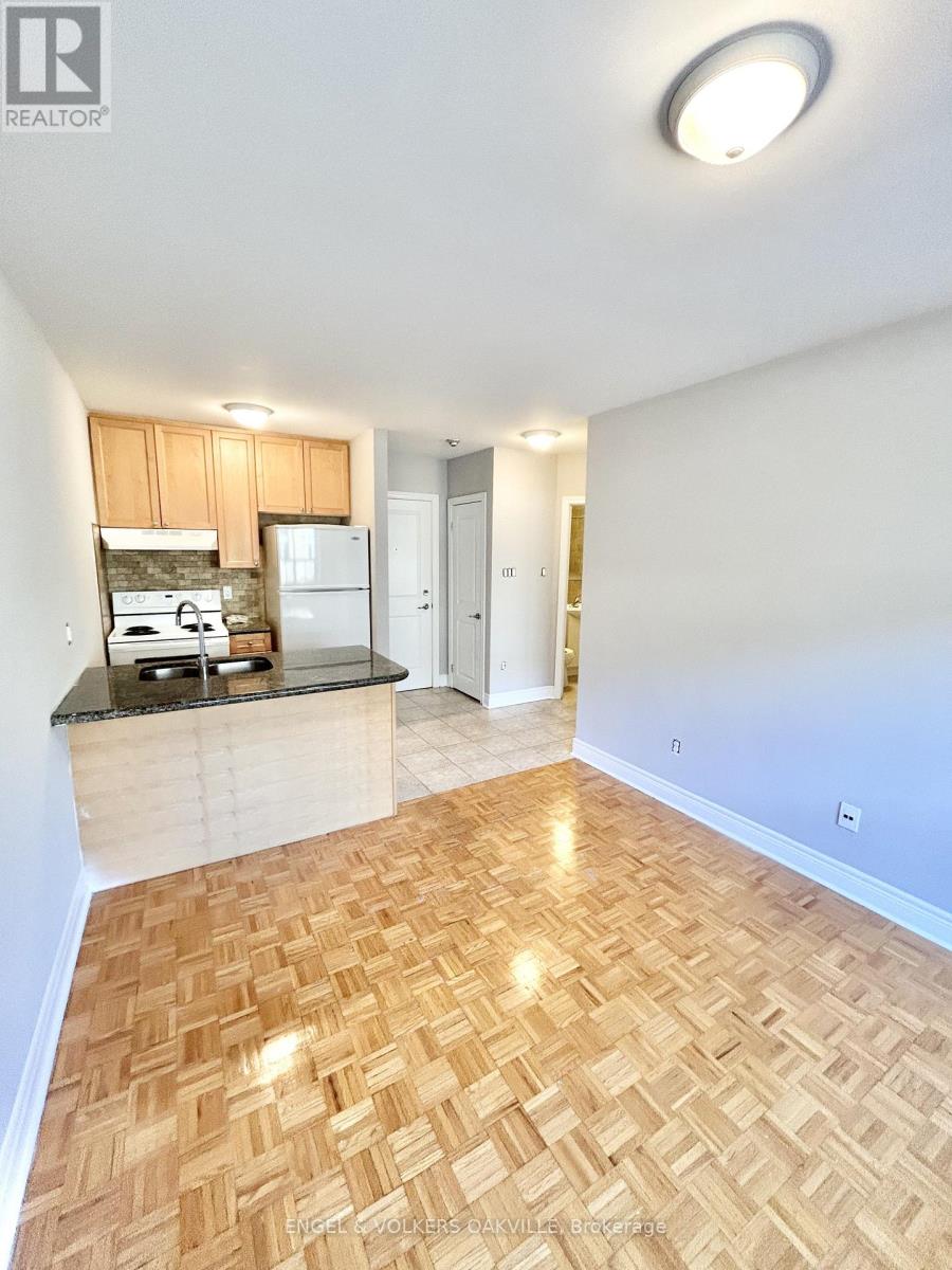 304 - 11 THIRTY THIRD STREET, Toronto, Ontario