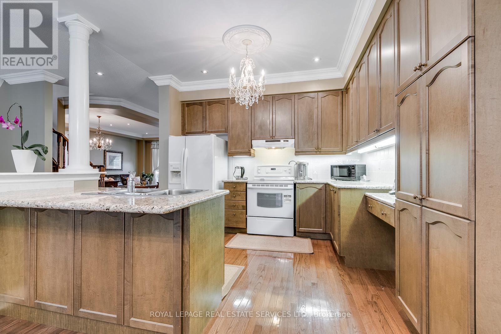 157 Creek Path Avenue, Oakville, Ontario  L6L 6T3 - Photo 14 - W12604068