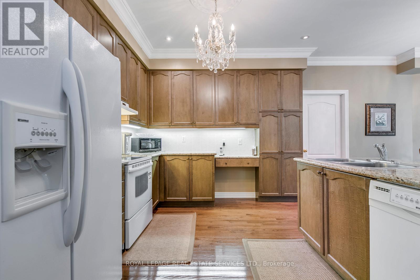 157 Creek Path Avenue, Oakville, Ontario  L6L 6T3 - Photo 16 - W12604068