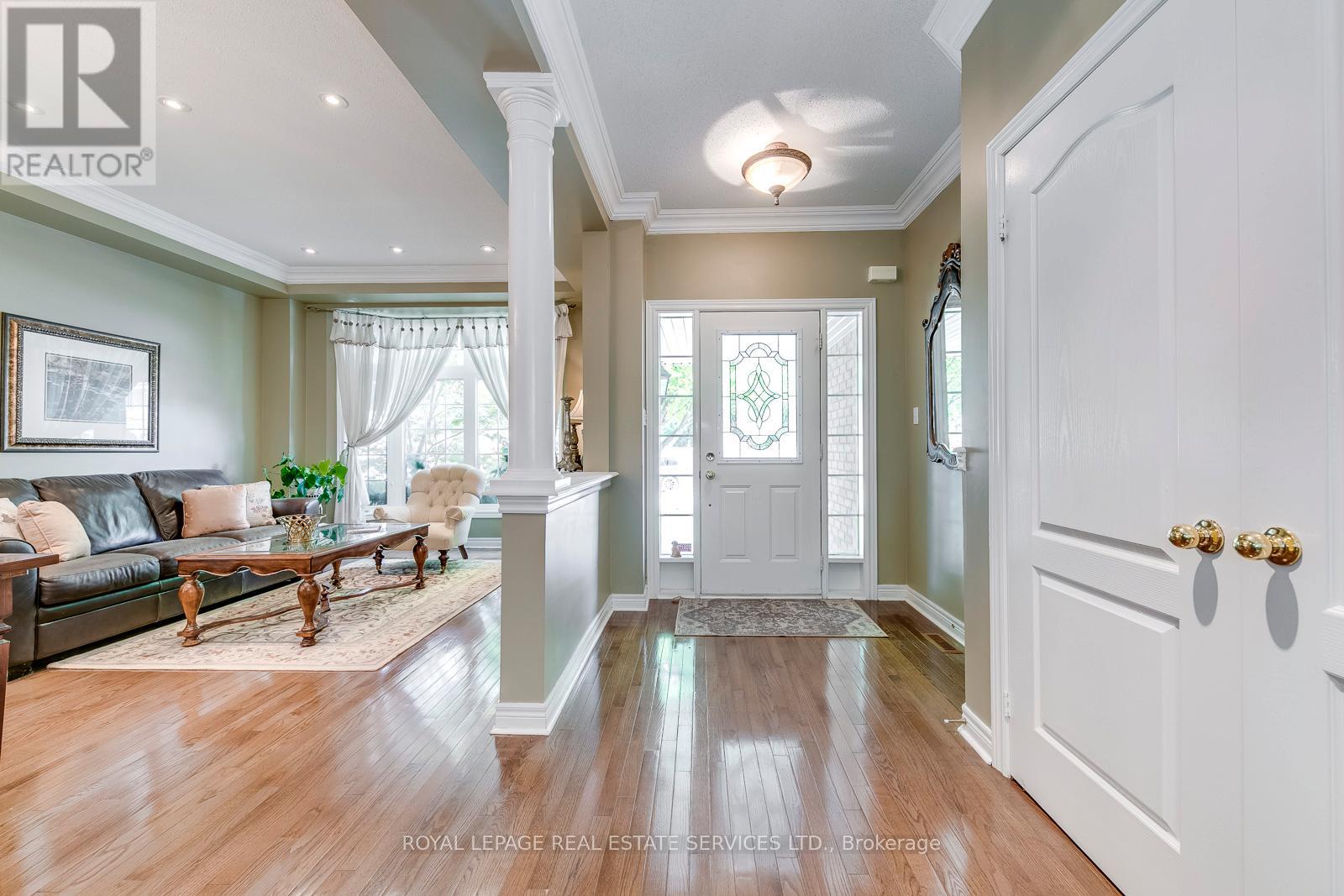 157 Creek Path Avenue, Oakville, Ontario  L6L 6T3 - Photo 5 - W12604068