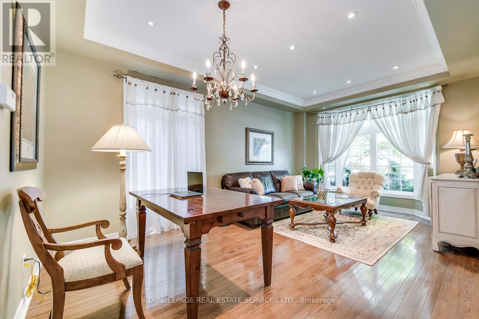 157 Creek Path Avenue, Oakville, Ontario  L6L 6T3 - Photo 6 - W12604068