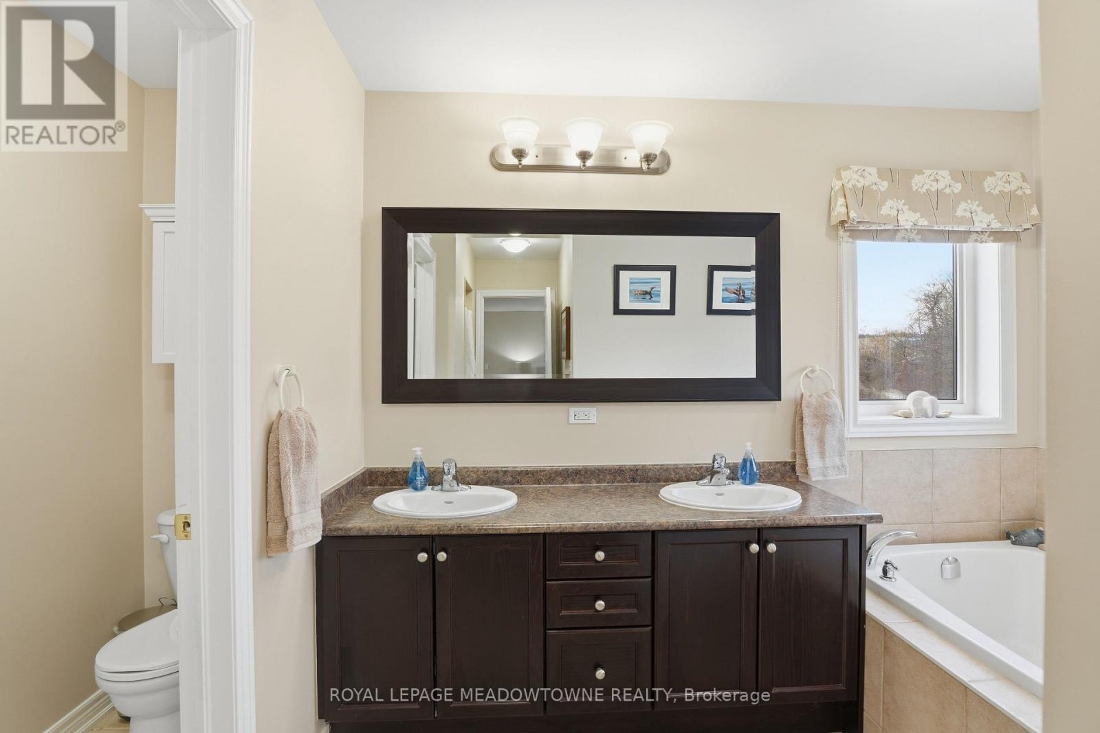 633 Wettlaufer Terrace, Milton, Ontario  L9T 8N1 - Photo 41 - W12604070