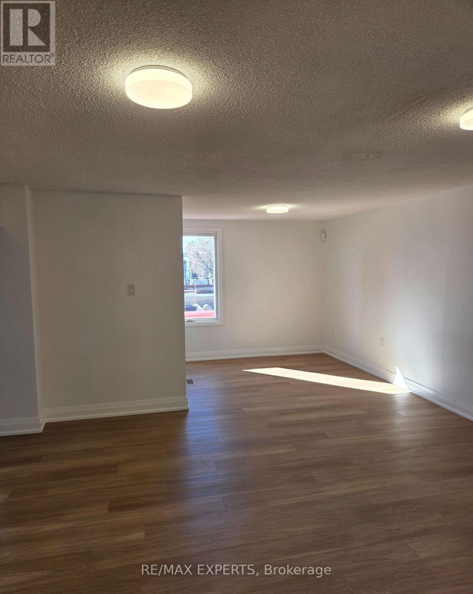 78b - 76 Lakeshore Road E, Mississauga, Ontario  L5G 1E1 - Photo 3 - W12604088