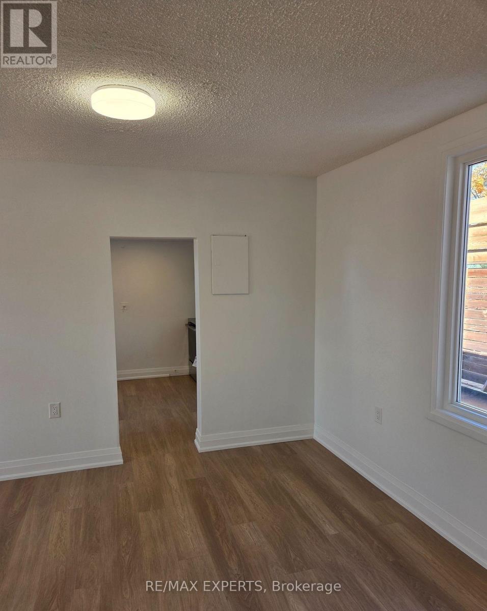 78b - 76 Lakeshore Road E, Mississauga, Ontario  L5G 1E1 - Photo 4 - W12604088