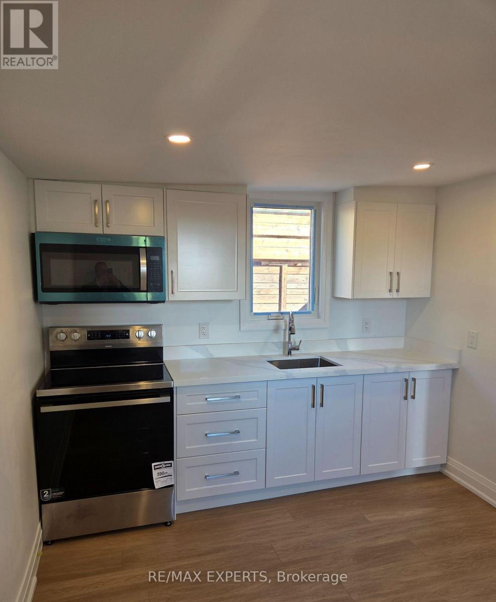 78b - 76 Lakeshore Road E, Mississauga, Ontario  L5G 1E1 - Photo 5 - W12604088