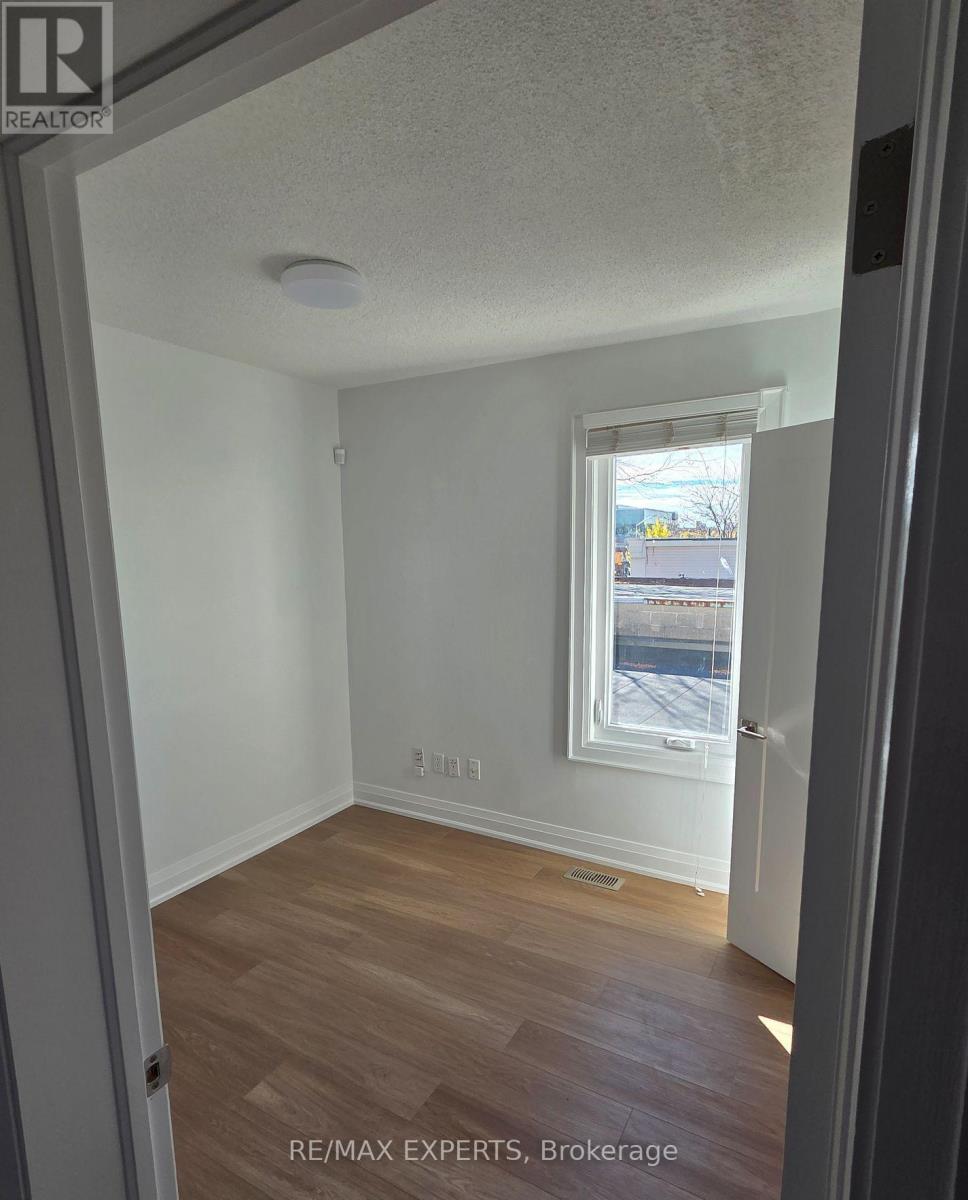 78b - 76 Lakeshore Road E, Mississauga, Ontario  L5G 1E1 - Photo 9 - W12604088