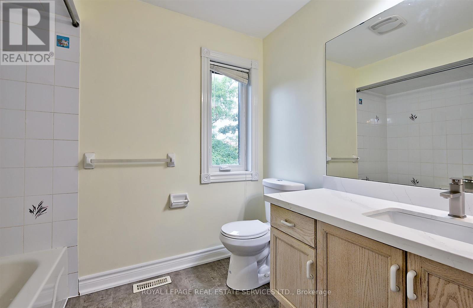 57 Westfield Trail, Oakville, Ontario  L6H 6C5 - Photo 12 - W12604092