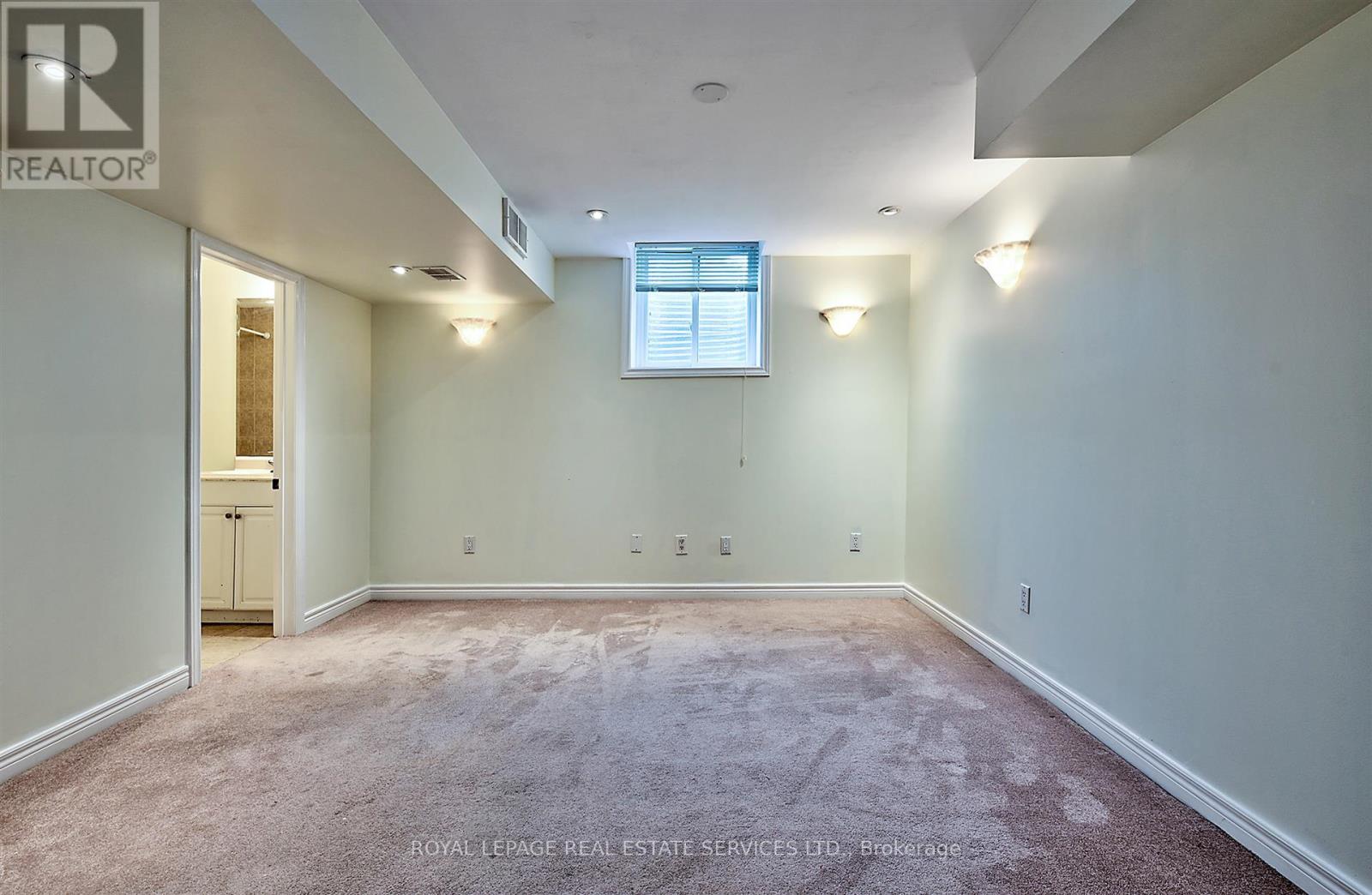 57 Westfield Trail, Oakville, Ontario  L6H 6C5 - Photo 15 - W12604092