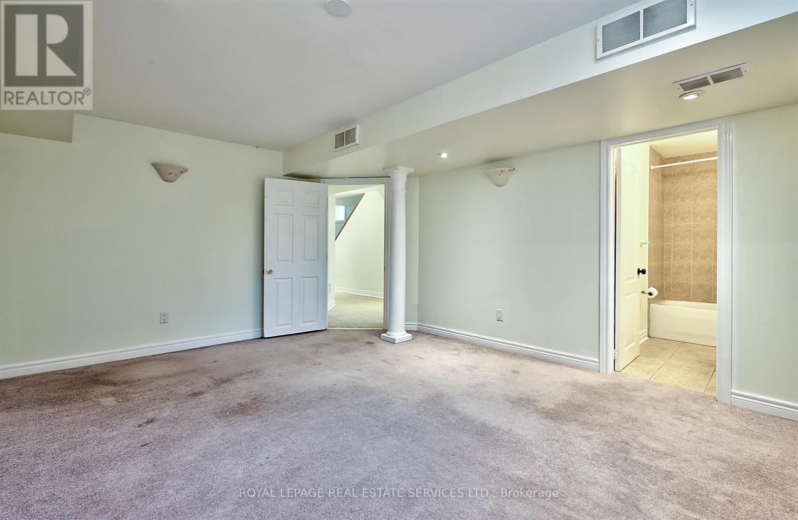 57 Westfield Trail, Oakville, Ontario  L6H 6C5 - Photo 16 - W12604092