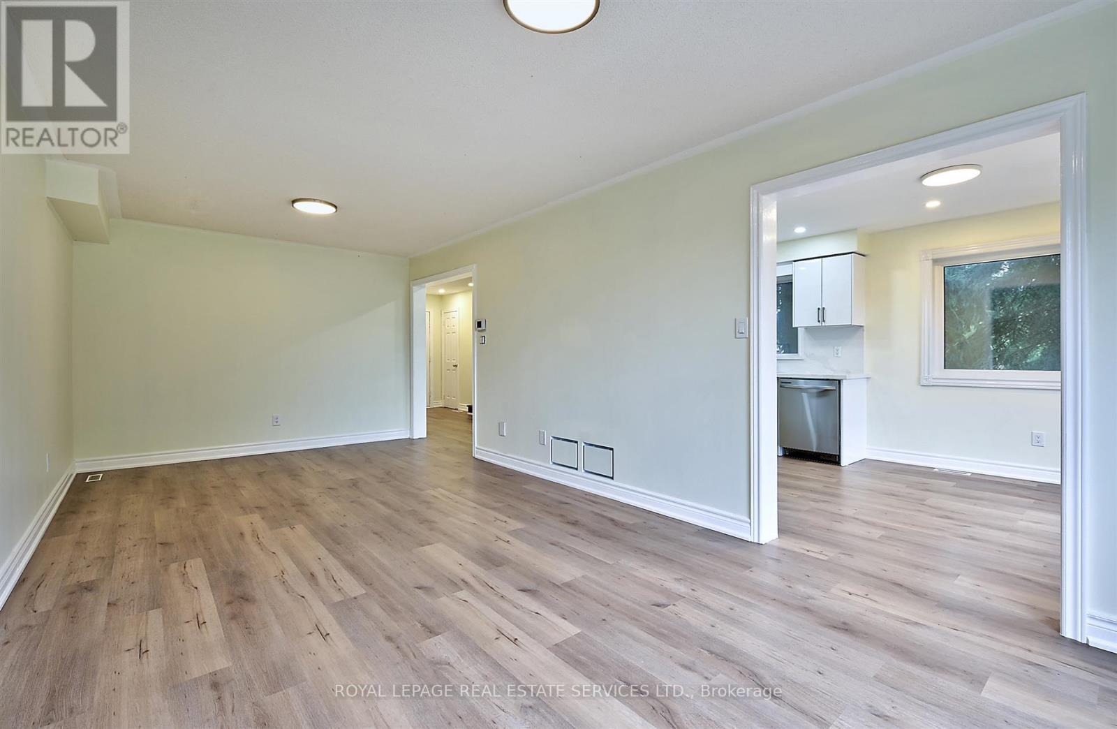 57 Westfield Trail, Oakville, Ontario  L6H 6C5 - Photo 5 - W12604092