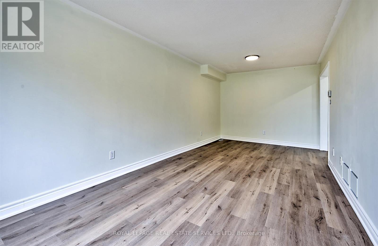 57 Westfield Trail, Oakville, Ontario  L6H 6C5 - Photo 6 - W12604092