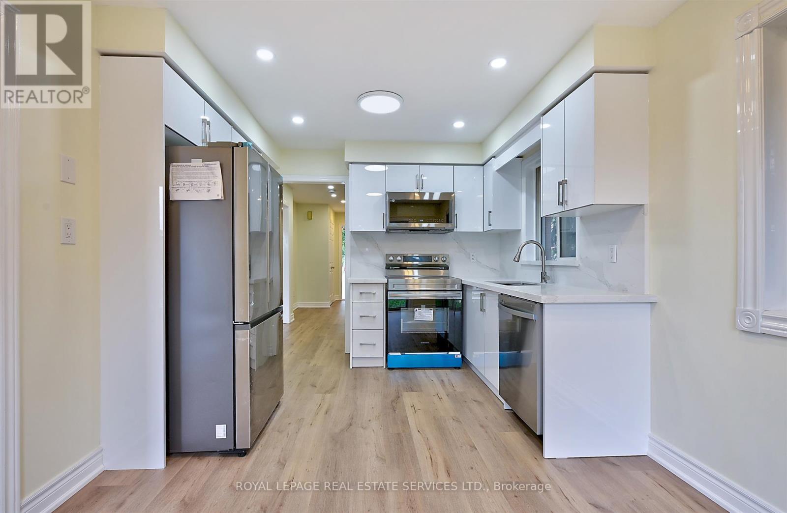 57 Westfield Trail, Oakville, Ontario  L6H 6C5 - Photo 8 - W12604092