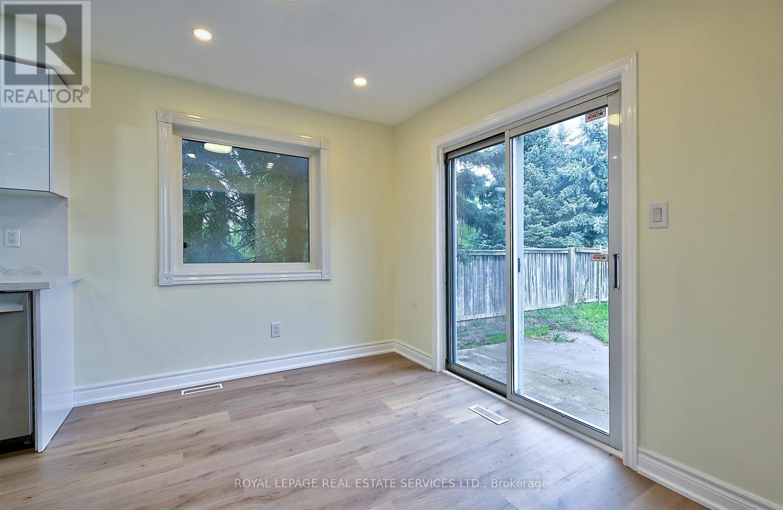 57 Westfield Trail, Oakville, Ontario  L6H 6C5 - Photo 9 - W12604092