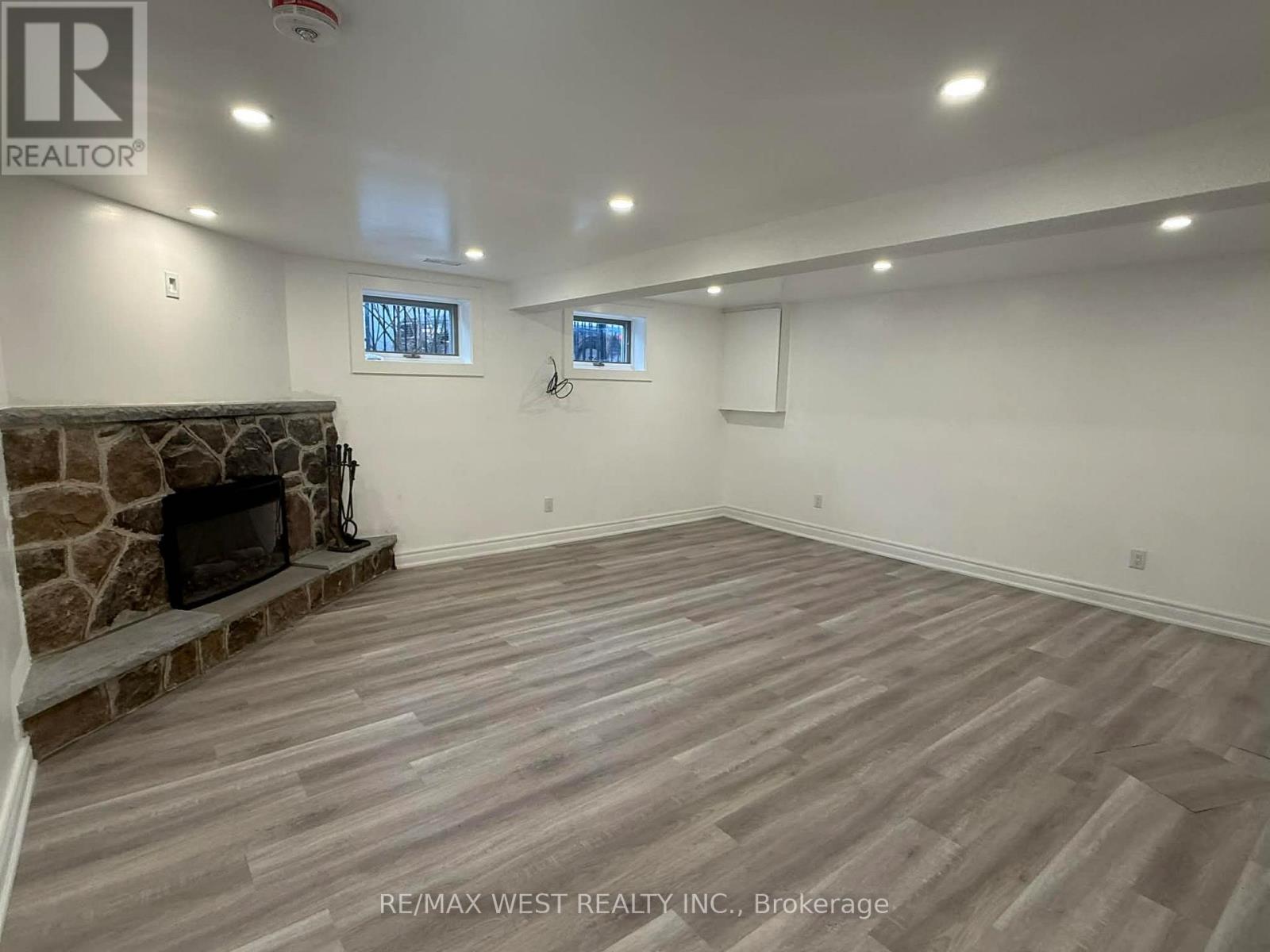 132 Meadowbank Road, Toronto, Ontario  M9B 5E4 - Photo 3 - W12604096