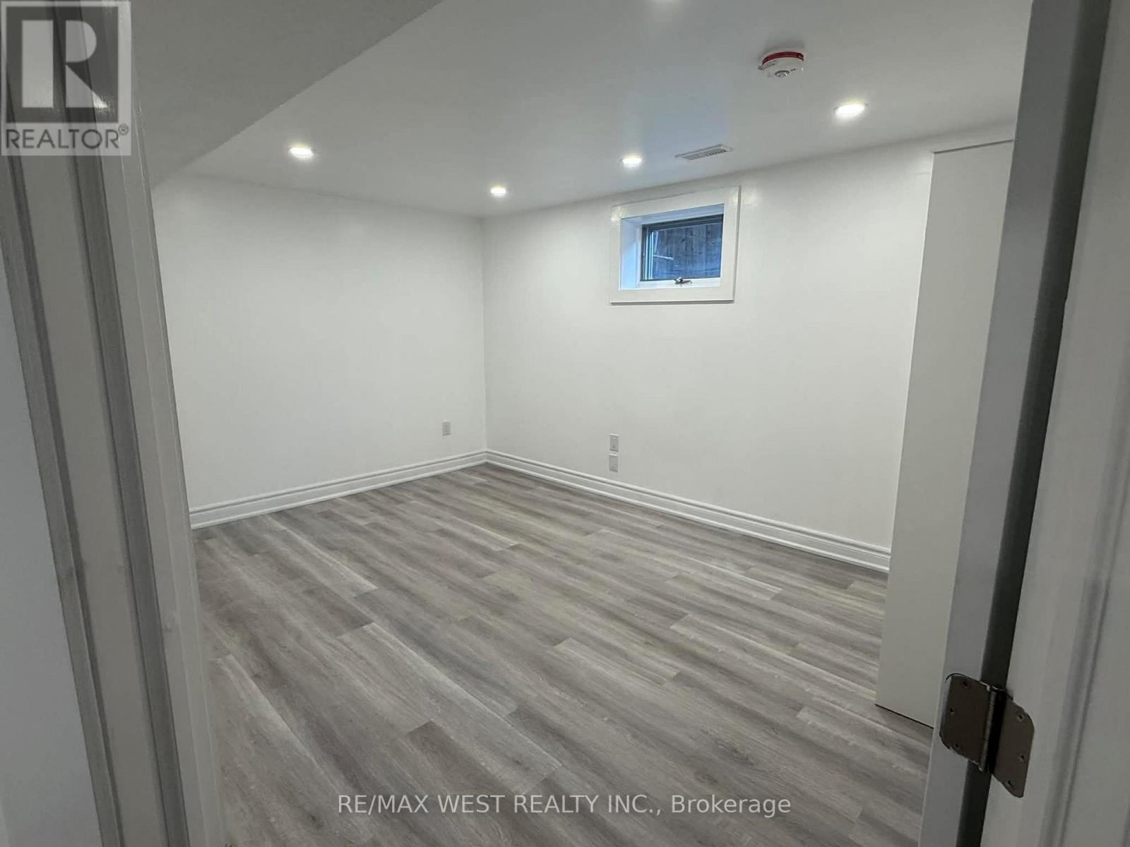 132 Meadowbank Road, Toronto, Ontario  M9B 5E4 - Photo 7 - W12604096