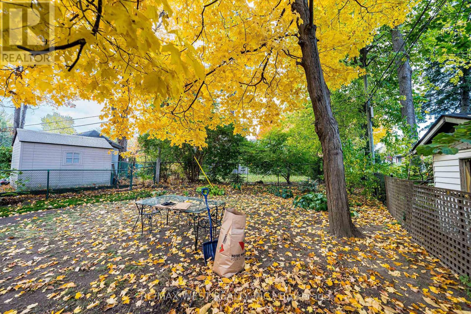 132 Meadowbank Road, Toronto, Ontario  M9B 5E4 - Photo 8 - W12604096