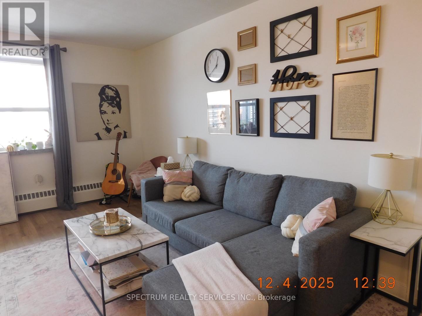 808 - 3320 Fieldgate Drive, Mississauga, Ontario  L4X 2J2 - Photo 3 - W12604122