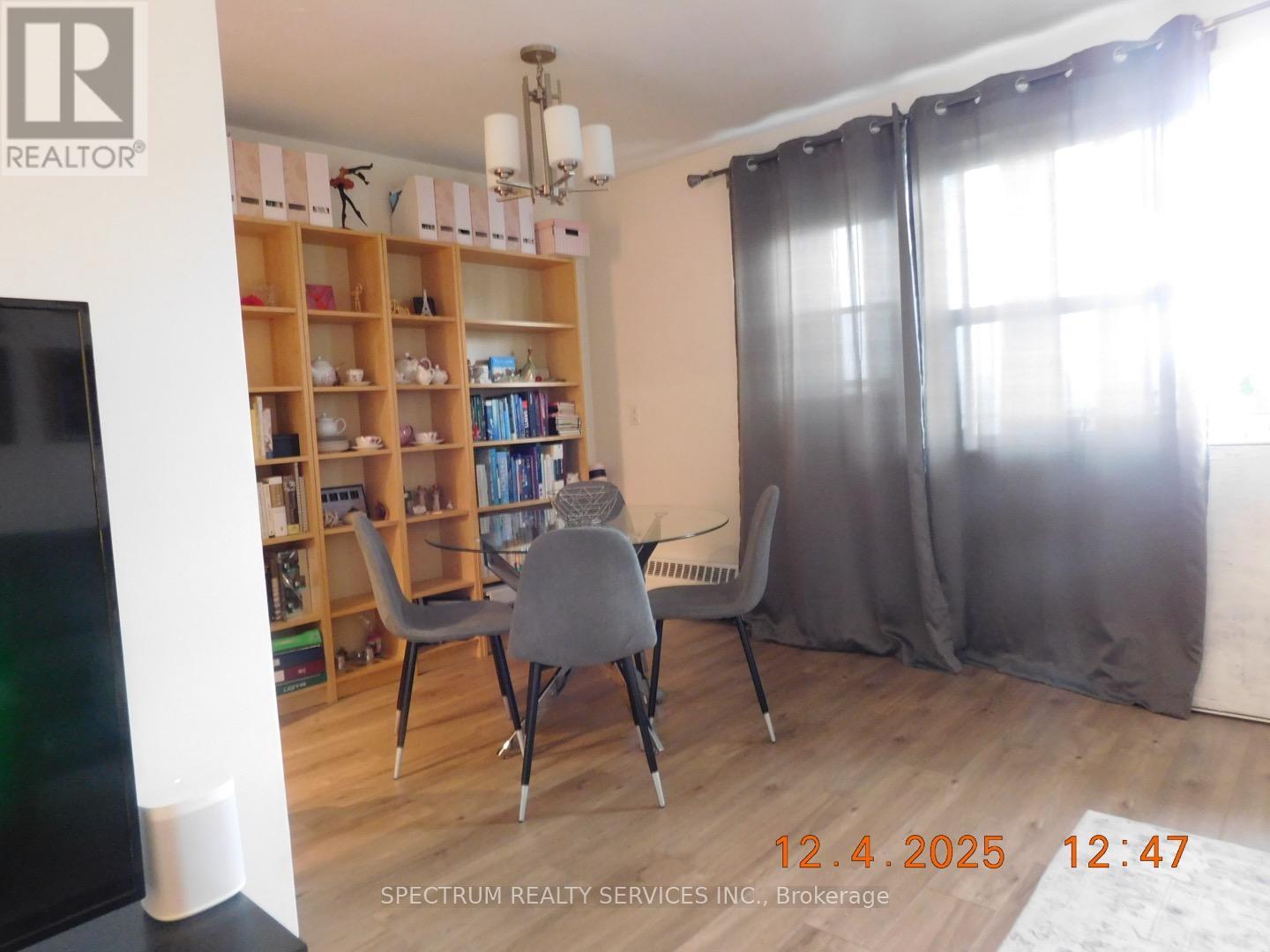 808 - 3320 Fieldgate Drive, Mississauga, Ontario  L4X 2J2 - Photo 4 - W12604122