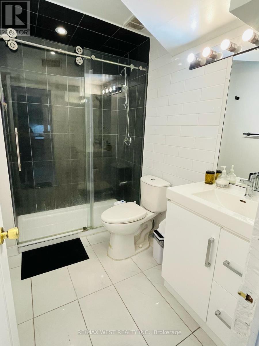 76 Lexington Road, Brampton, Ontario  L6P 2B1 - Photo 2 - W12604126