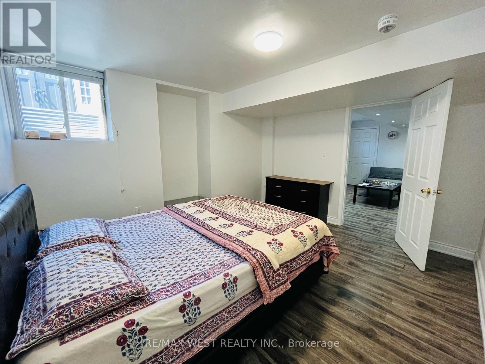 76 Lexington Road, Brampton, Ontario  L6P 2B1 - Photo 3 - W12604126