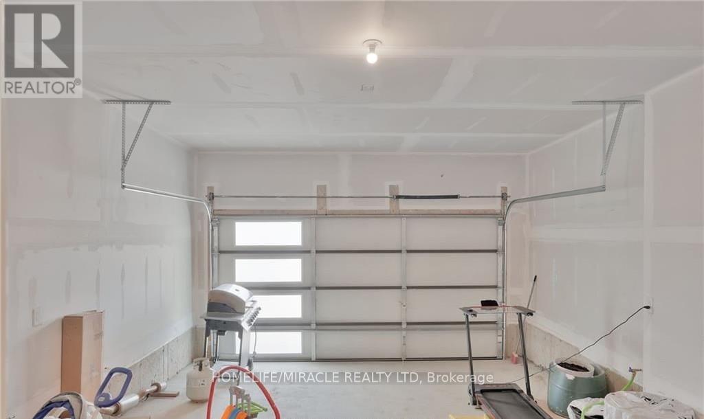 99 Sunflower Crescent, Thorold, Ontario  L3B 0E9 - Photo 13 - X12462505