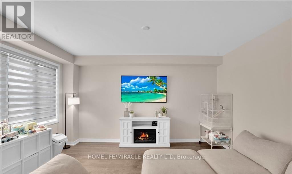 99 Sunflower Crescent, Thorold, Ontario  L3B 0E9 - Photo 5 - X12462505