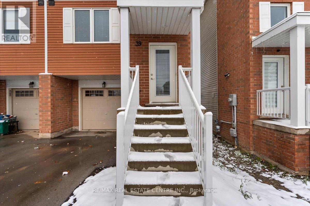 39 Denistoun Street, Welland, Ontario  L3C 0H6 - Photo 3 - X12536892
