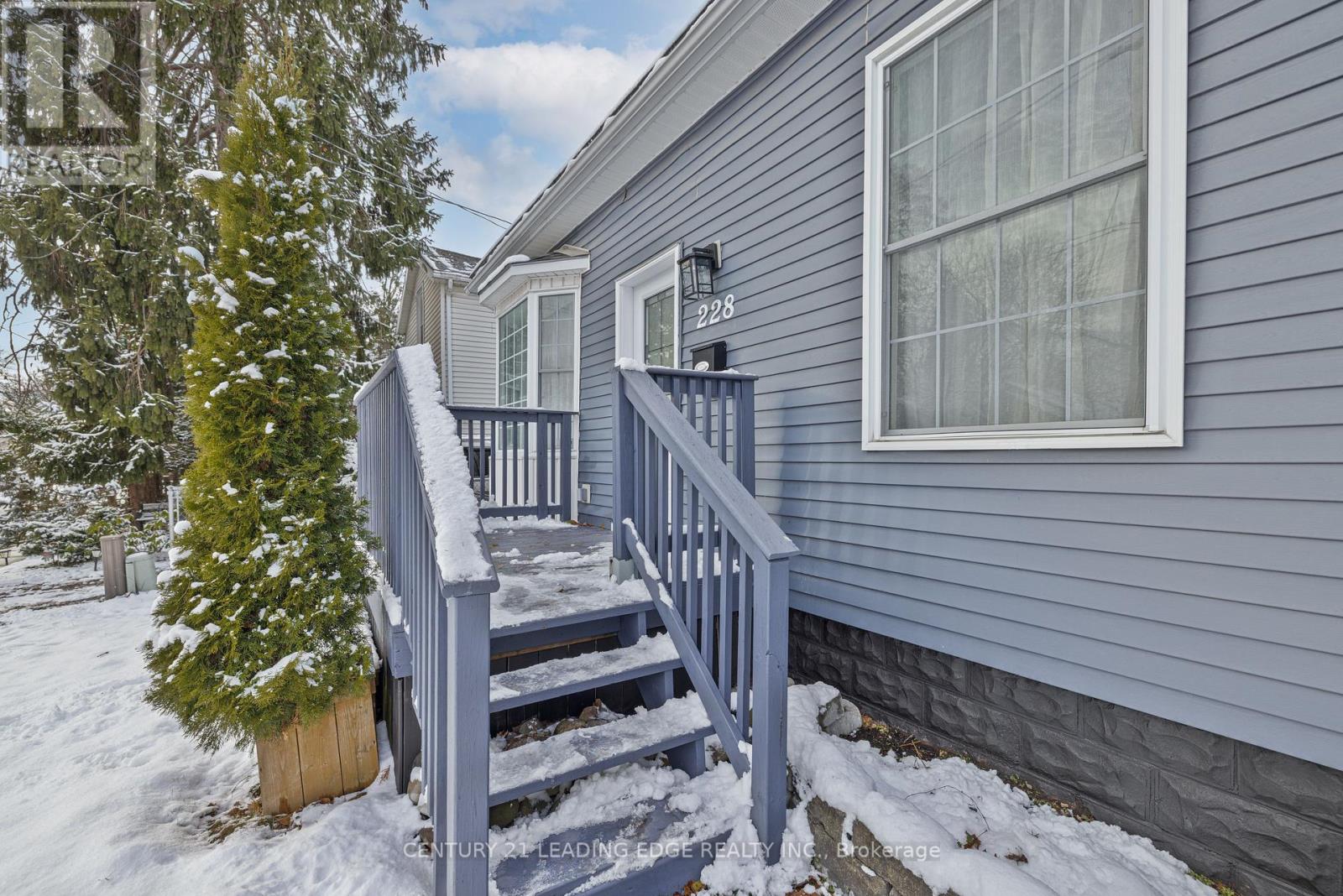 228 South Street, London East, Ontario  N6B 1B4 - Photo 3 - X12603940