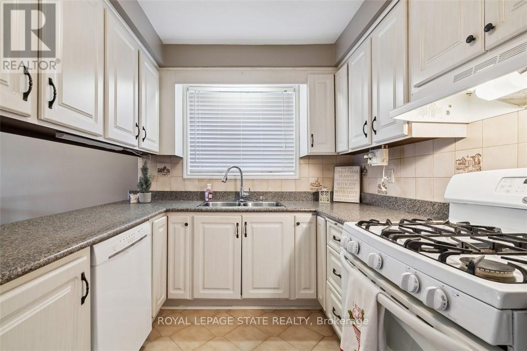 10 Finch Place, Hamilton, Ontario  L9A 5C3 - Photo 10 - X12604026