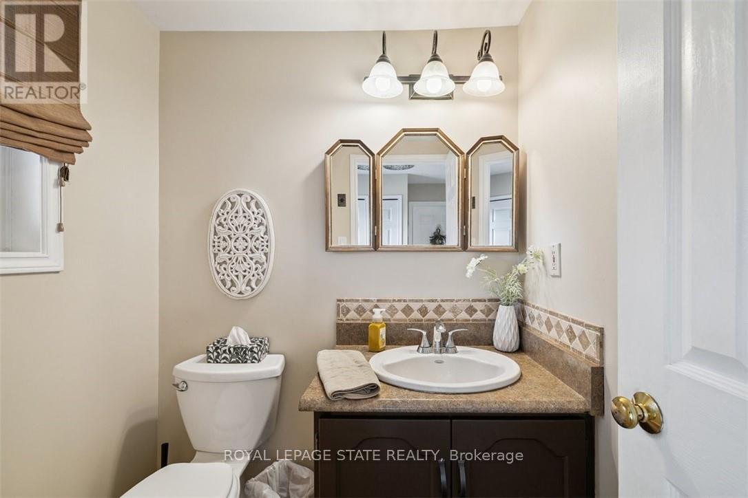 10 Finch Place, Hamilton, Ontario  L9A 5C3 - Photo 5 - X12604026