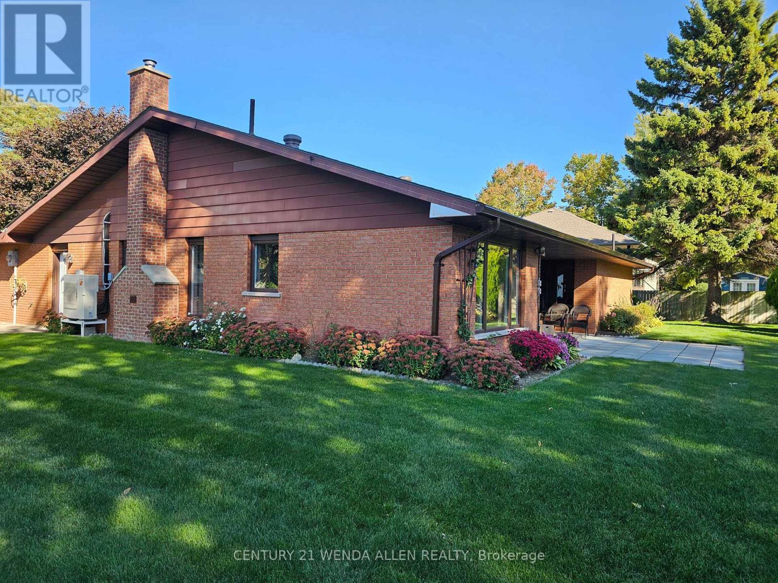 55 Penetangore Row S, Huron-Kinloss, Ontario  N2Z 2L8 - Photo 2 - X12604084