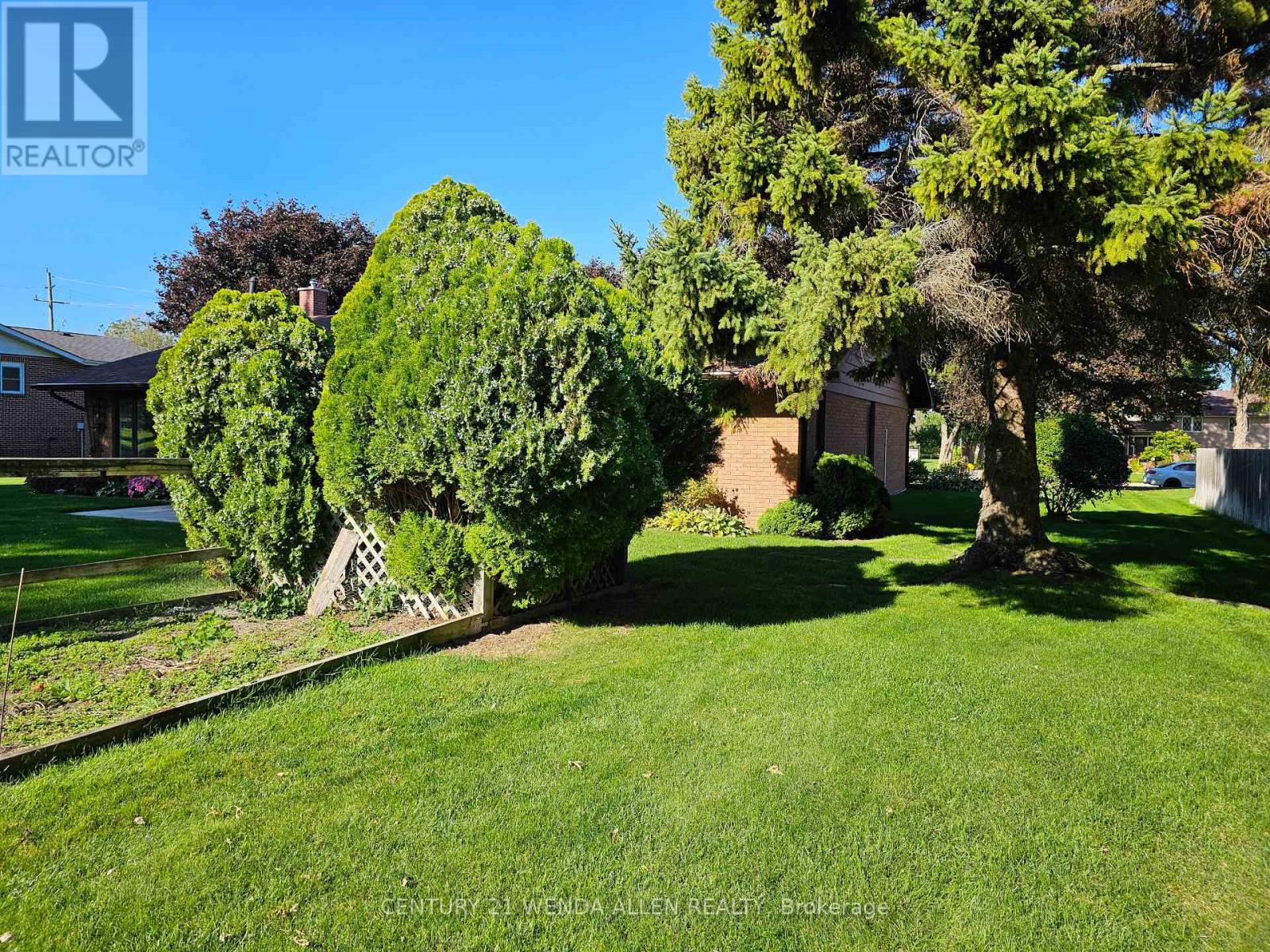 55 Penetangore Row S, Huron-Kinloss, Ontario  N2Z 2L8 - Photo 5 - X12604084