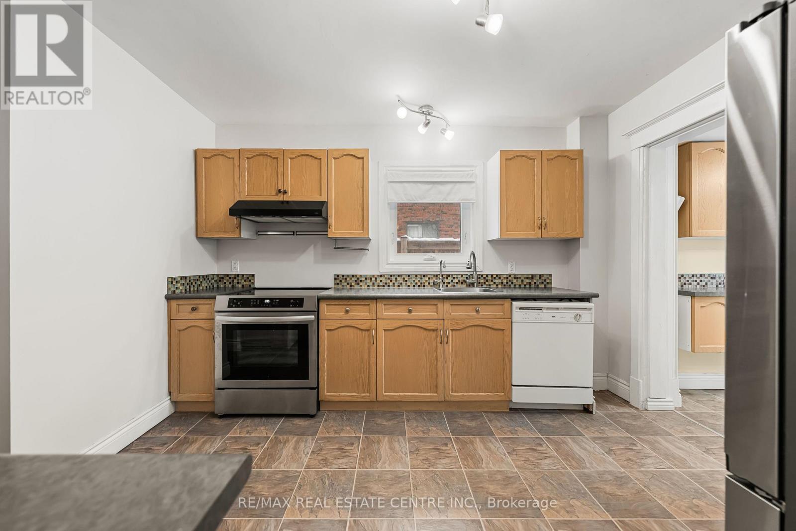 10 Speedvale Avenue W, Guelph, Ontario  N1H 1J4 - Photo 17 - X12604098