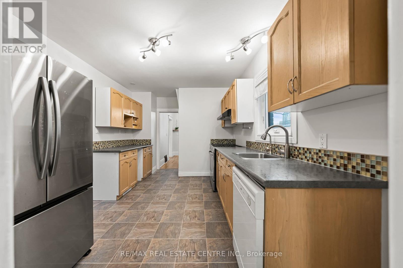 10 Speedvale Avenue W, Guelph, Ontario  N1H 1J4 - Photo 22 - X12604098