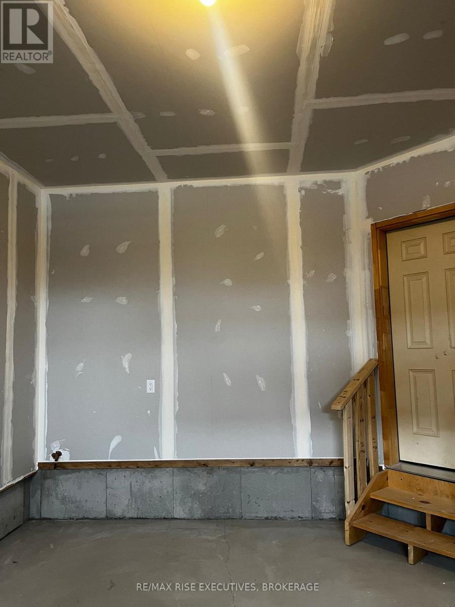 1405 Demers Avenue, Kingston, Ontario  K7M 0H8 - Photo 41 - X12604254